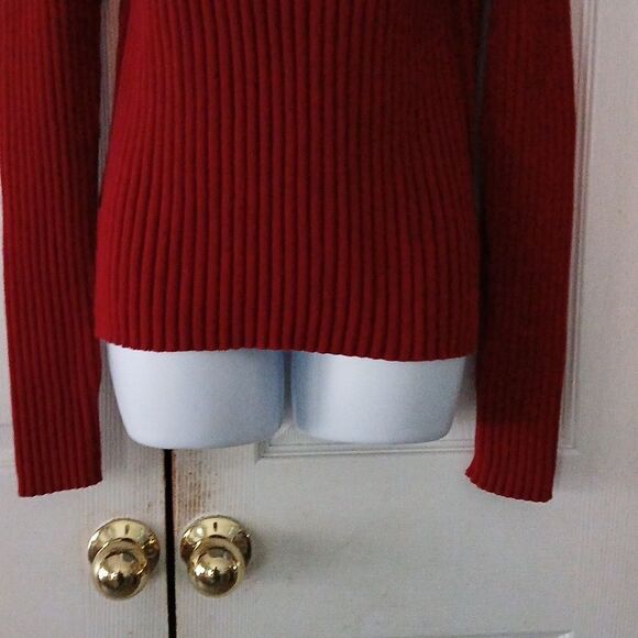 Banana Republic Factory Store deep red ribbed casual sweater Sz M NWOT - Picture 2 of 5